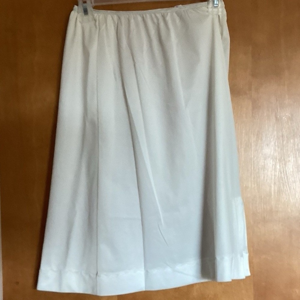Vintage Heiress White‎ Nylon Half Slip Size Large 23" Long Side Slits As Is